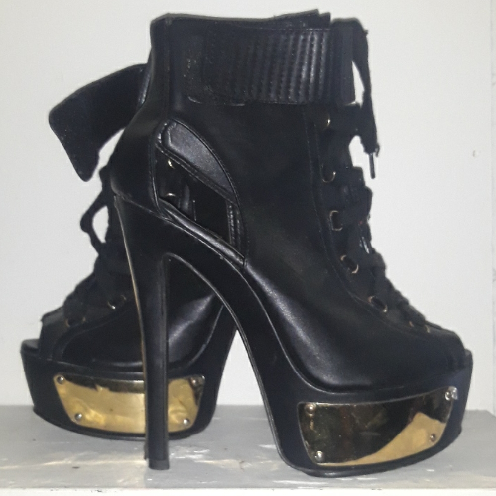 ANKLE BOOTS